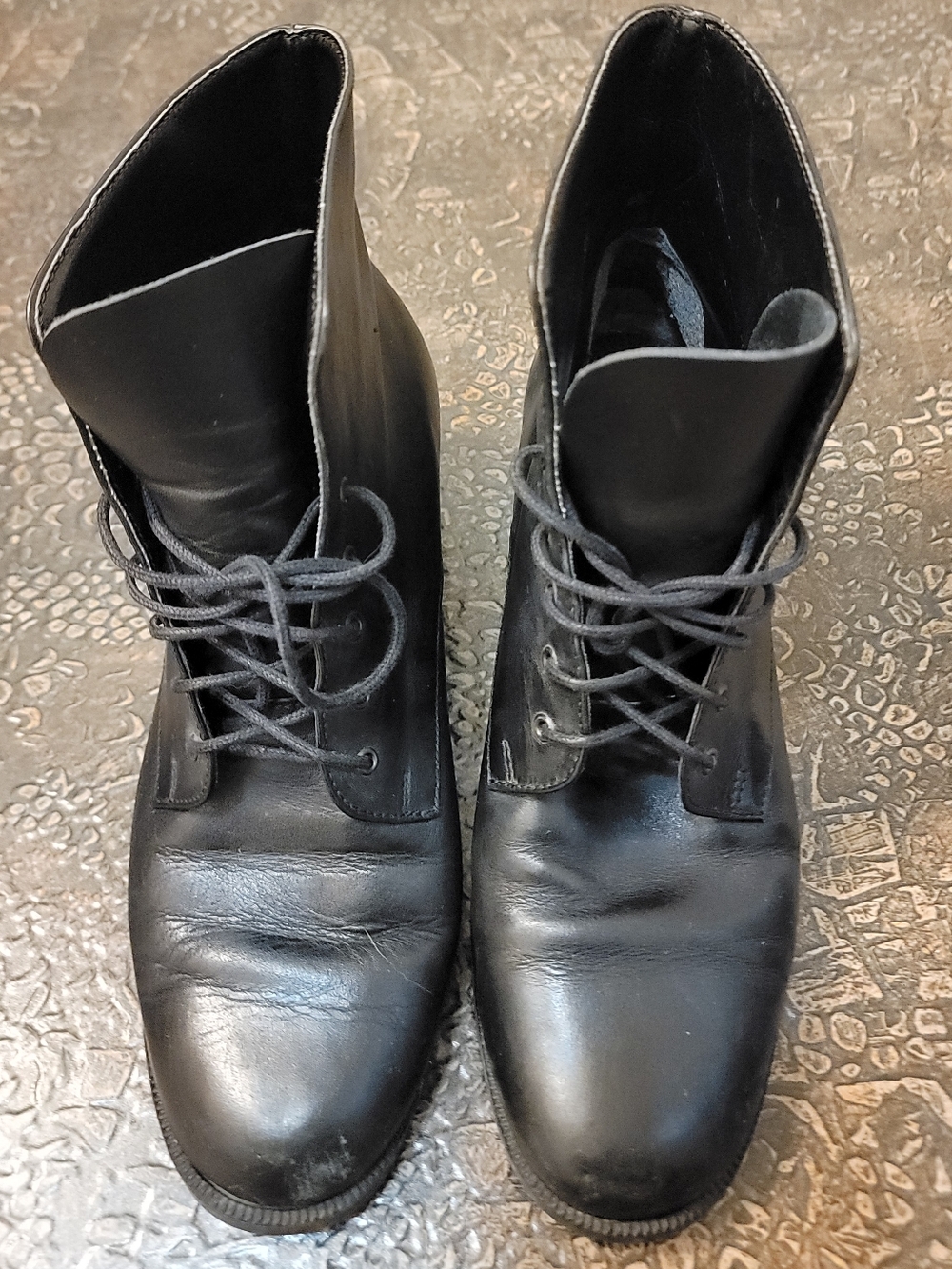 Ladies classy black leather ankle boots / shoes